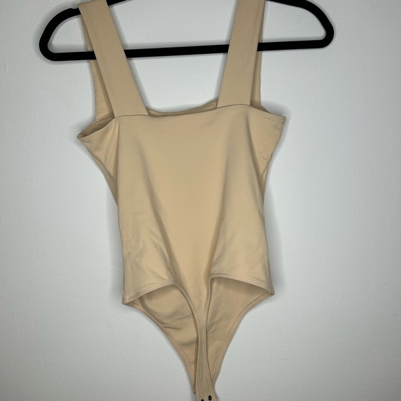 Abercrombie & Fitch Double Layered Seamless Fabric Square neck Bodysuit - Picture 4 of 6